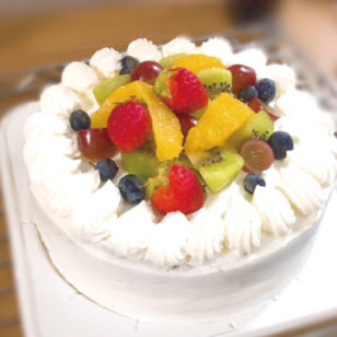 めだかのお祝いデコレーションケーキ Natural Kitchen めだか2号店 大阪 梅田の玄米自然食レストラン カフェ